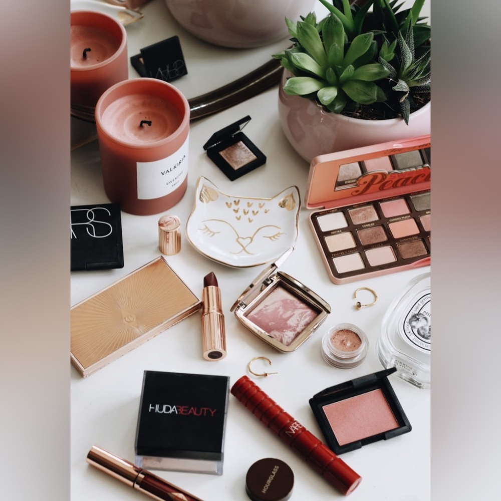 5$ Starts Luxury Makeup Silent Auction!!!! Like to be notified!!!!